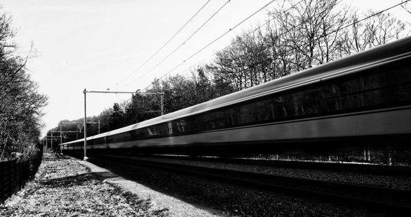 Voorbij razende Intercity