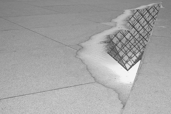 Louvre gereflecteerd Louvre gereflecteerd