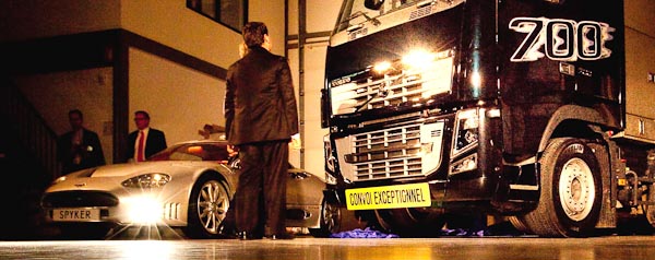 Volvo bij 6400 ISO; uitsnede Volvo bij 6400 ISO; uitsnede