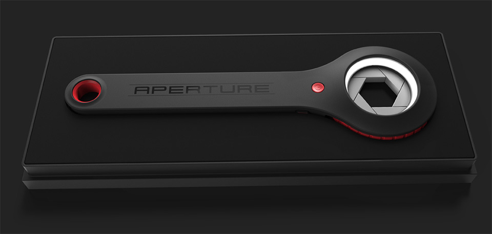 Aperture wrench
