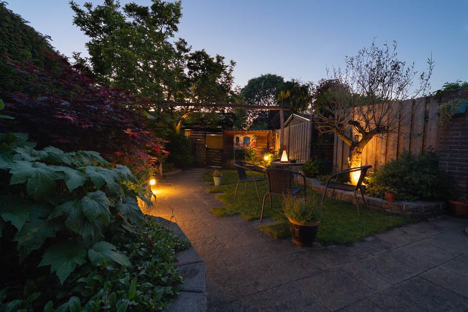 Tuin in de avond Tuin in de avond