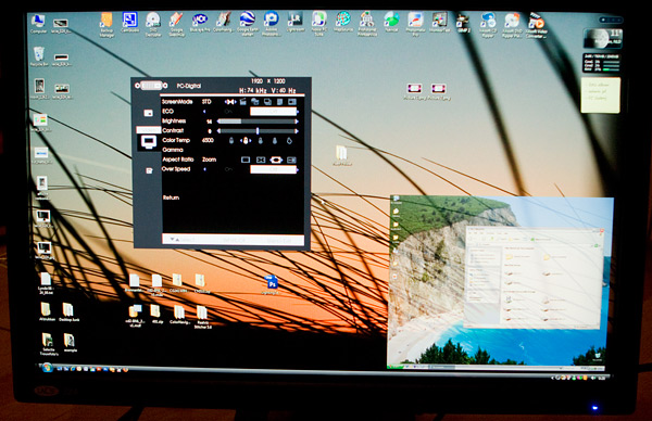 LaCie 324; Picture-in-picture LaCie 324; Picture-in-picture