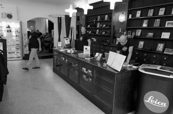 Leica popup store Leica popup store