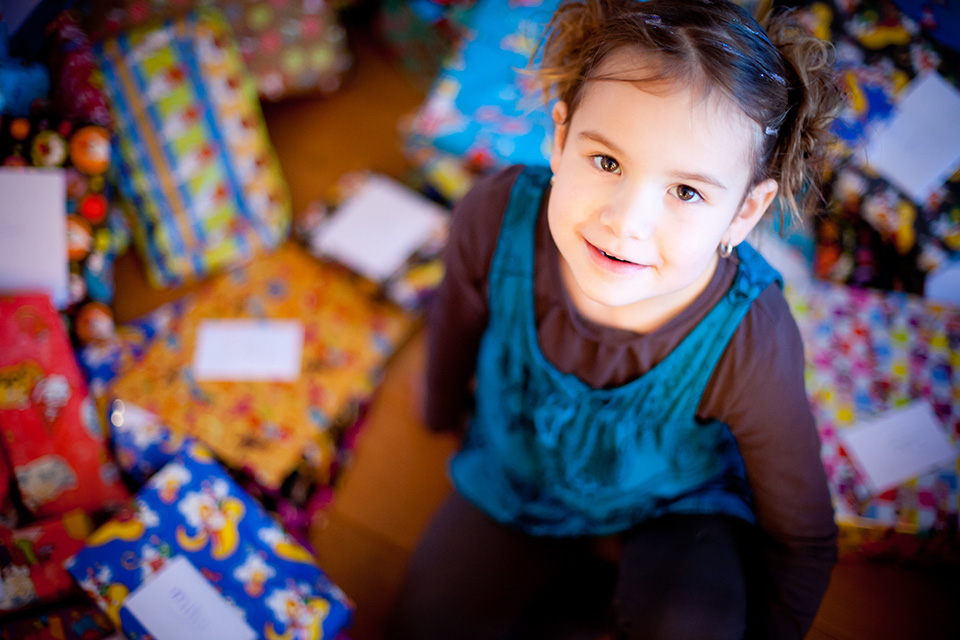 Robin tussen de Sinterklaas cadeaus