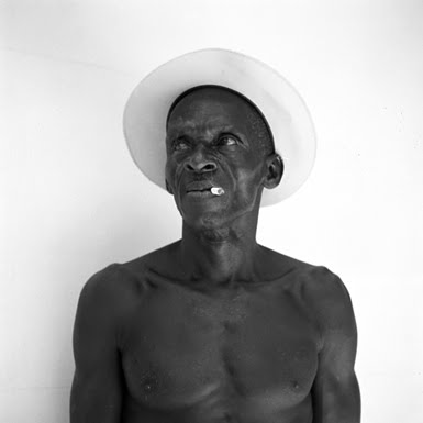Portrait, by Vivian Maier, copyright John Maloof Portret van een man