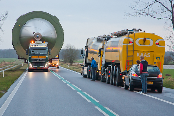 Iedereen maakt ruimte voor de gevaartes op de weg Iedereen maakt ruimte voor de gevaartes op de weg