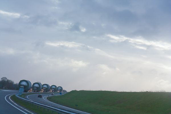 Convooi in aantocht richting afslag Drachten Noord. Convooi in aantocht richting afslag Drachten Noord.