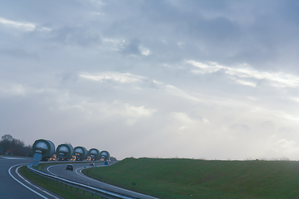 Convooi in aantocht richting afslag Drachten Noord.