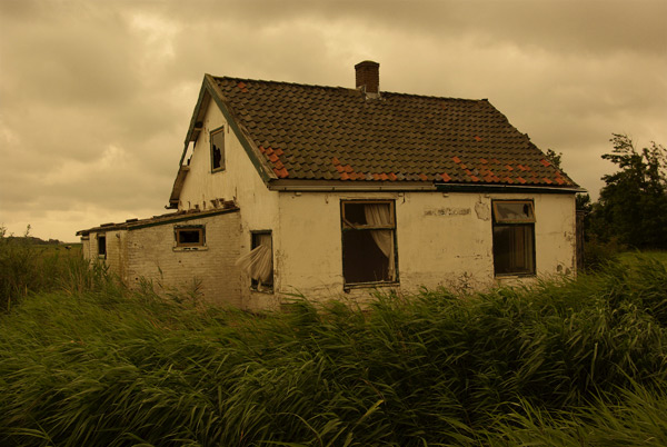 Verlaten boerderij op Texel