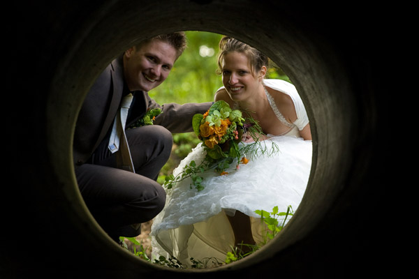 Door een rioolpijp gefotografeerd