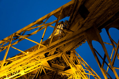 Eiffeltoren tijdens het blauwe uur