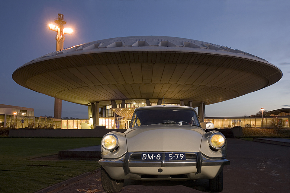 Citroen DS voor het Evoluon