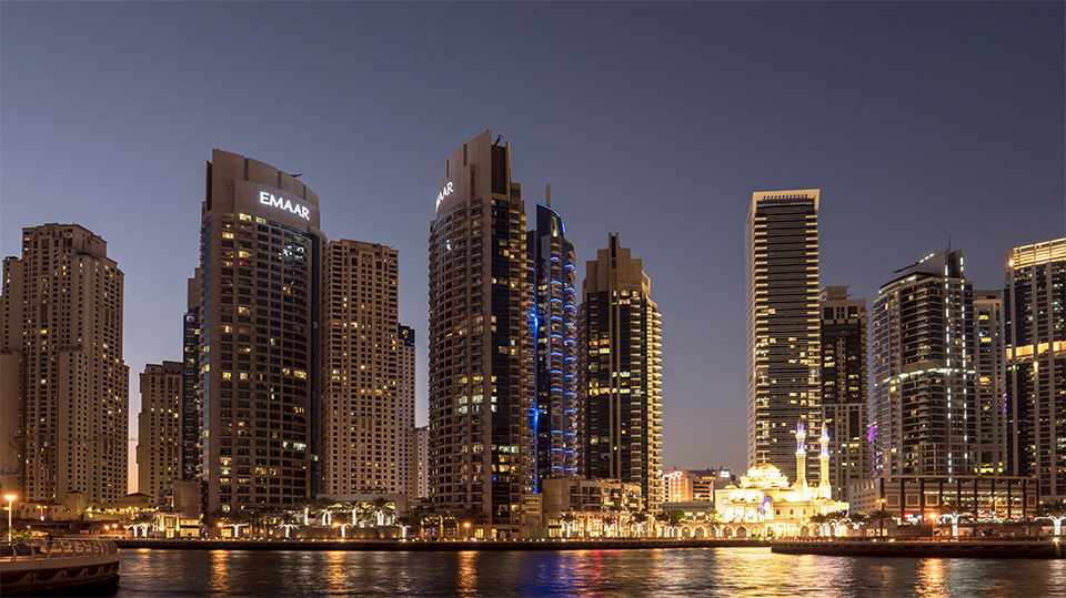 Dubai skyline met marina