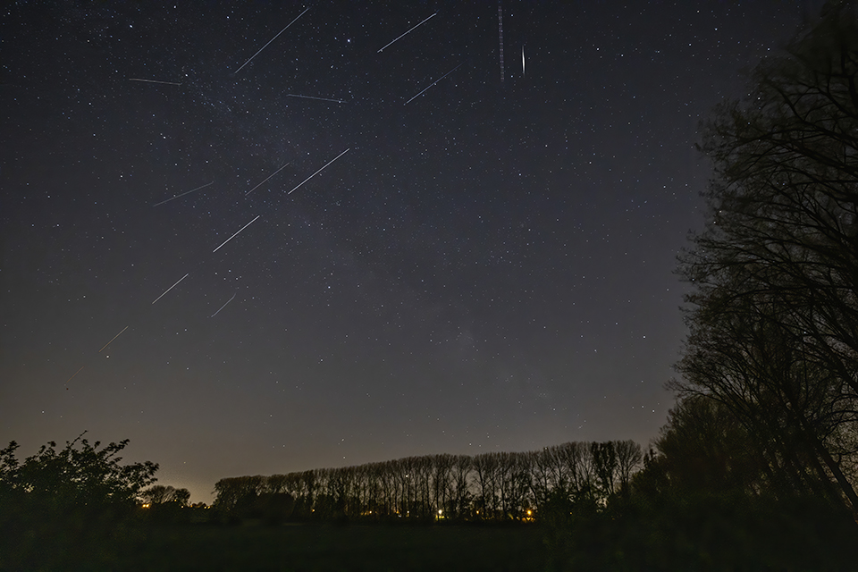 Starlink en andere statelieten meteoren Wamel Starlink en andere statelieten meteoren Wamel