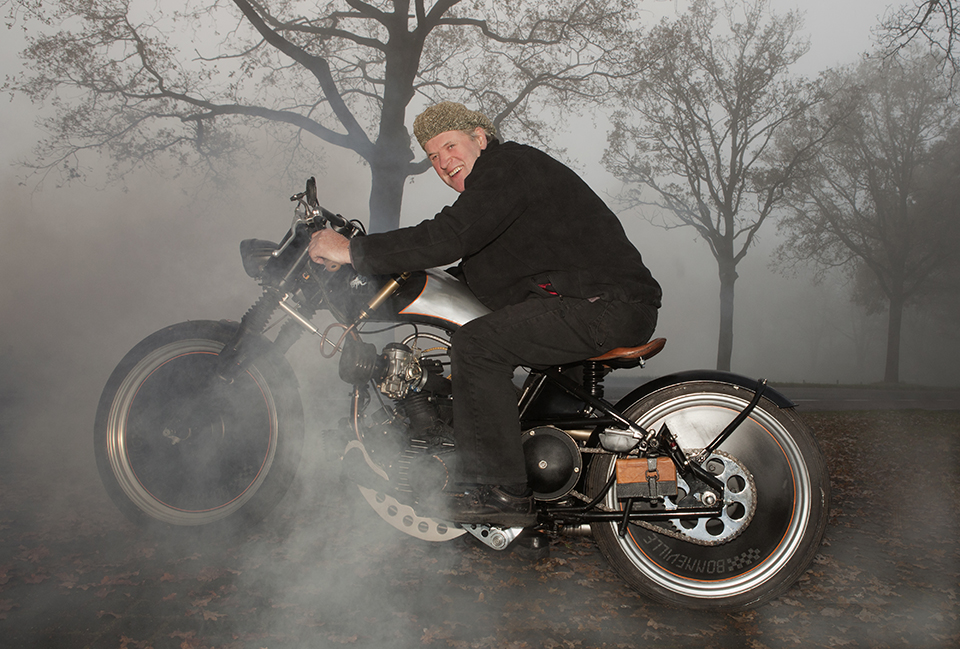 Motorrijder-rookkanon Motorrijder-rookkanon