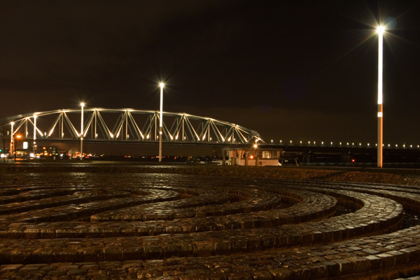 Nachtopname Waalkade Nijmegen