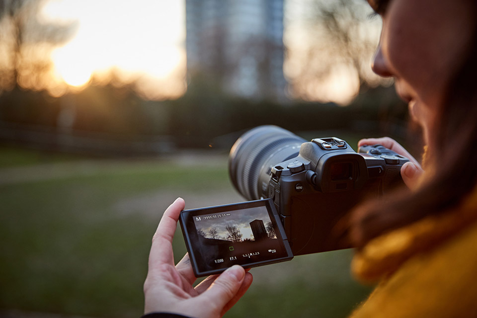 Canon Future Focus EOS R 2