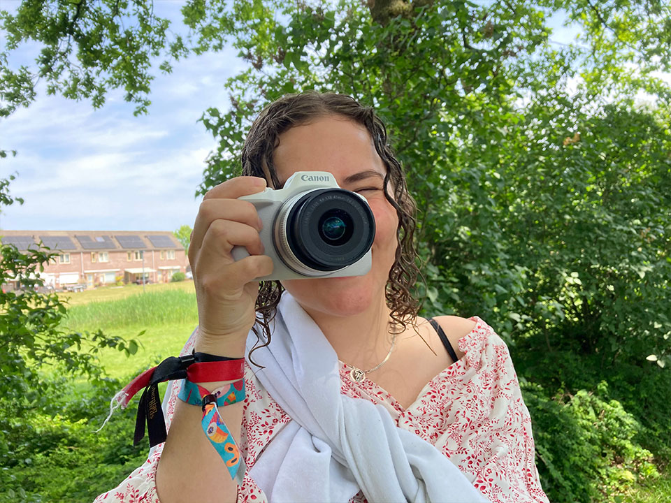 Canon eos r50 vasthouden 2 Canon eos r50 vasthouden 2
