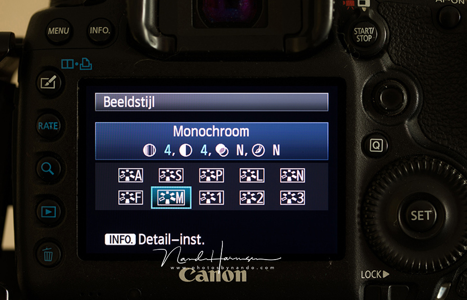 Zet je camera op monochroom beeldstijl om direct zwartwit op je scherm te zien. Indien je in RAW fotografeert wordt er toch nog kleur informatie opgeslagen in je bestand Zet je camera op monochroom beeldstijl om direct zwartwit op je scherm te zien. Indien je in RAW fotografeert wordt er toch nog kleur informatie opgeslagen in je bestand