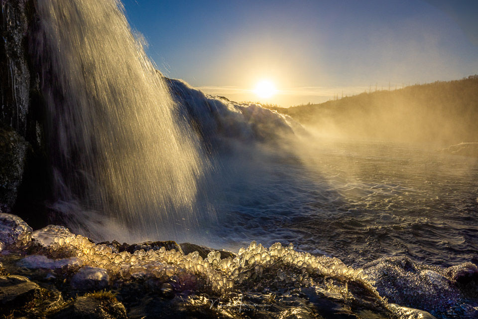 Nando ijsland faxi waterval zon