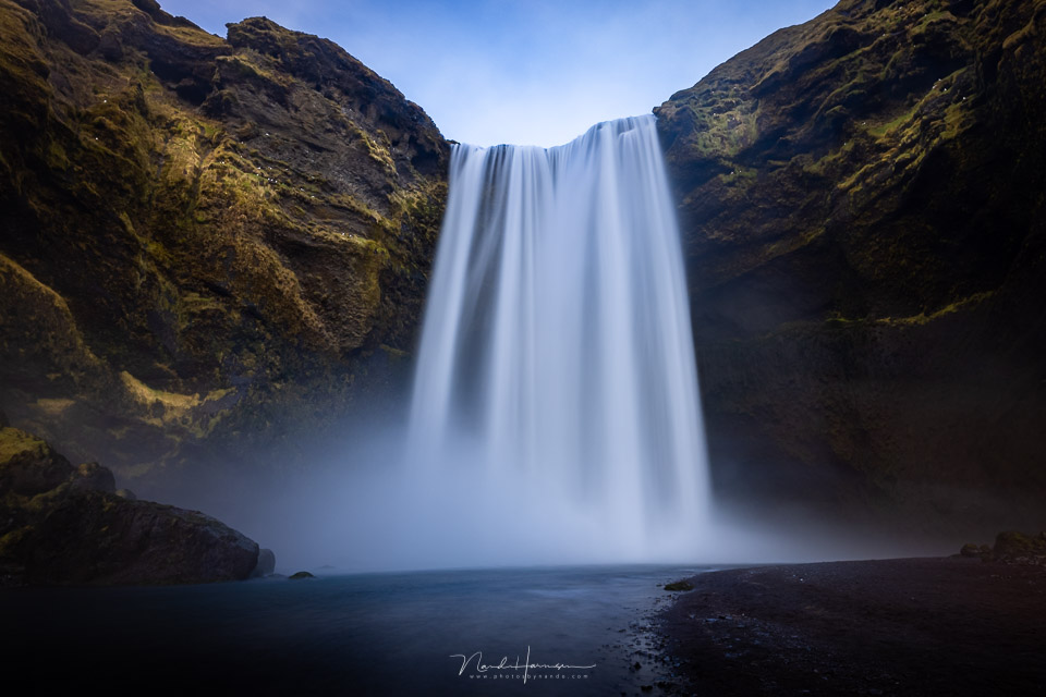 Nando ijsland skogafoss