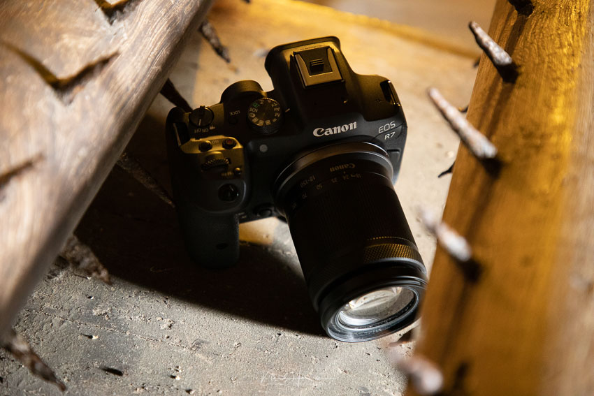 Canon EOS R7 Canon EOS R7