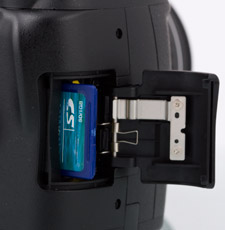 De Nikon D40x gebruikt SD geheugen