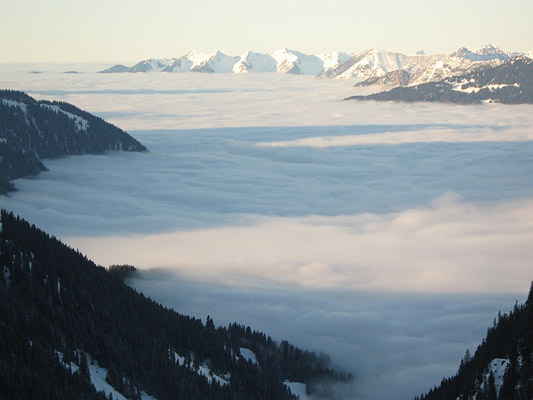 Bergen in de wolkenlaag