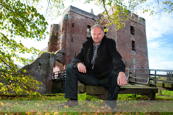 Filmmaker Machiel Amorison zet zich in voor behoud van de Ruine van Brederode