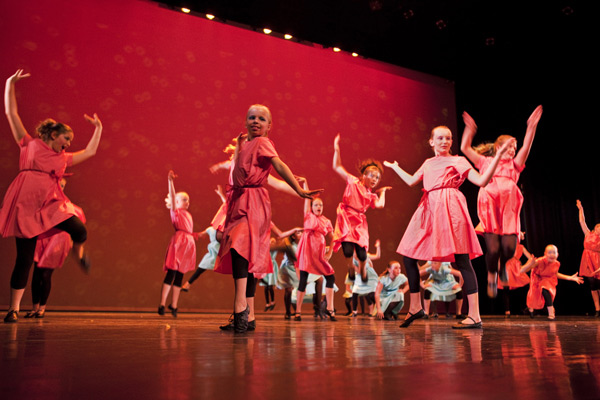 Dansvoorstelling kids Schouwburg Velsen