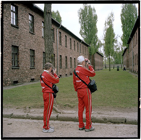 Auschwitz in trainingspak