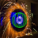 Bullettime Lightpainting met 50 Olympus camera's