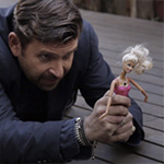 Phillip Bloom schiet video met Barbie camera