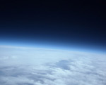 Studenten fotograferen de aarde vanuit de ruimte