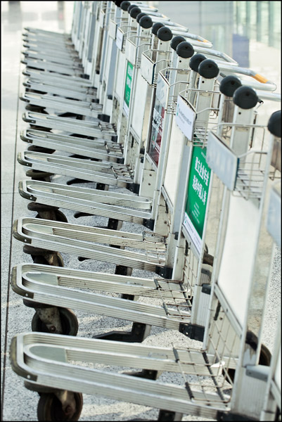lijn met baggage trolley's
