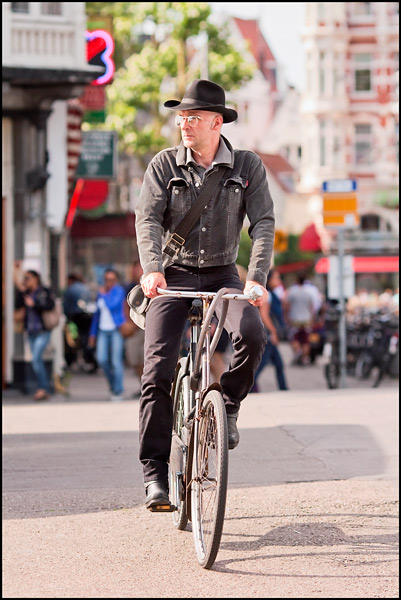 Fietser in Amsterdam centrum