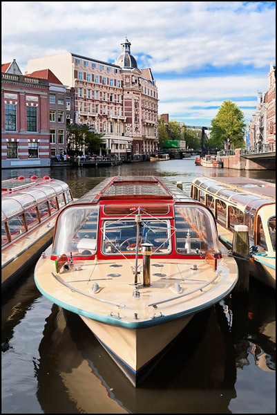 Rondvaartboot in de Singel