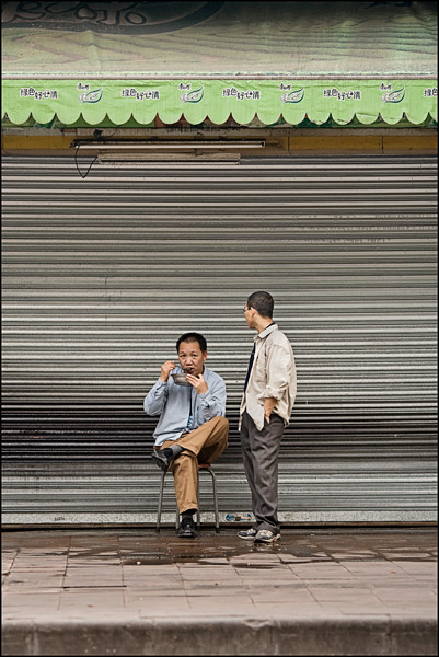 Guangzhou; hete soep na verkoelende regenbui Guangzhou; hete soep na verkoelende regenbui