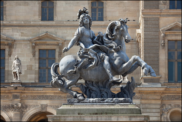 Louvre, jonge held op steigerend paard