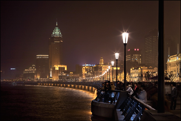 boulevard met historische Europese architectuur