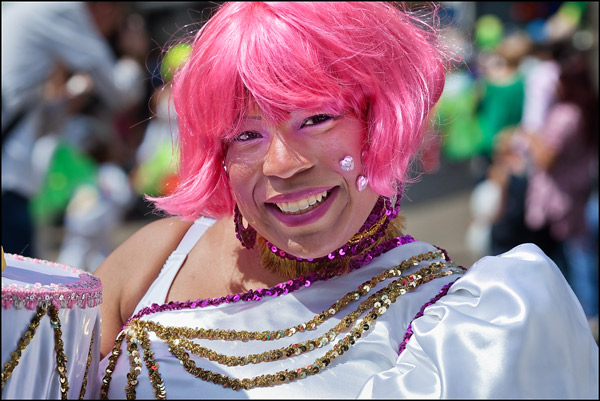 T-Parade 2011, meisje met lila pruik