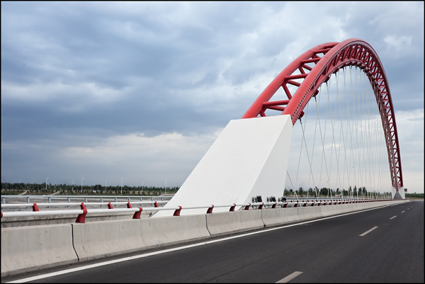 Een van de nieuwe bruggen in Zhang Jia Kou